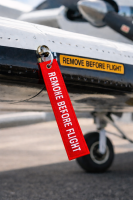 Schlüsselanhänger "Remove before Flight"